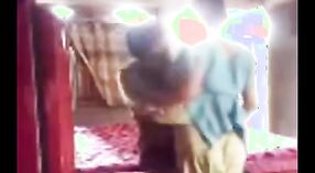 Соблазнительная индийская милфа соблазняется возбужденным парнем в этом страстном порно видео 0 минута 50 сек