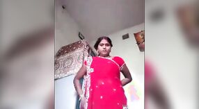 देसी एमएमएस व्हिडिओमध्ये एक गरम आई तिच्या मोठ्या मालमत्ता प्रकट करते 3 मिन 30 सेकंद