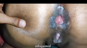 Tante Desi se fait baiser par Cameraguay en vidéo 4k 7 minute 20 sec