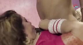 インドのxxxの祖母は、このいたずらなビデオで彼女の若い息子と荒れ果てています 6 分 50 秒