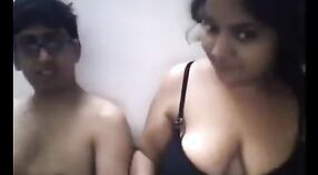 Sensuele Indiase Tiener Porno featuring twee volwassen tieners uit Maharashtra 0 min 40 sec