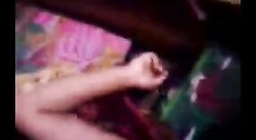 Desi ciotki w łaźni parowej Bangla seks wideo 5 / min 00 sec