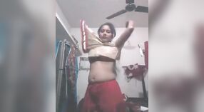 Desi vợ đưa ra cô ấy sari vì một đam mê người yêu trong ẩn cam video 0 tối thiểu 0 sn