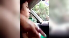 Sexo no carro da tia do Sul da Índia com um MMC para animá-lo 0 minuto 0 SEC