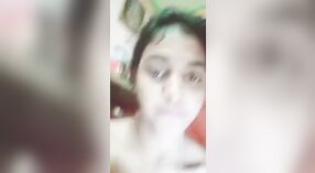 Carino Desi ragazza masturba su macchina fotografica in un MMS scena 2 min 20 sec