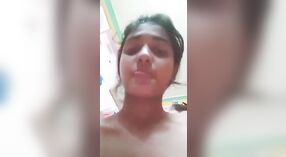 Dễ thương Desi cô gái masturbates trên máy ảnh trong MỘT mms cảnh 4 tối thiểu 20 sn