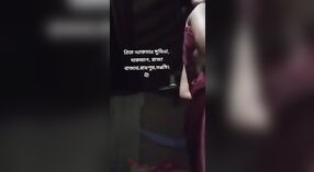 Gadis Muslim saka desa ngunggahake dodo sing kenceng lan seneng driji 0 min 0 sec