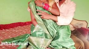 Chica india con grandes tetas recibe un masaje y tiene sexo en varias posiciones 2 mín. 00 sec