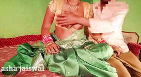 Chica india con grandes tetas recibe un masaje y tiene sexo en varias posiciones 2 mín. 50 sec