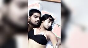 Первое онлайн секс-видео пары Дези с домашним экшеном 0 минута 0 сек