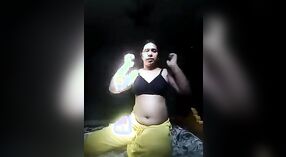 Havet Mounds, ibu Rumah Tangga India sing seksi, mbukak awake ing webcam kanggo bojone 0 min 0 sec