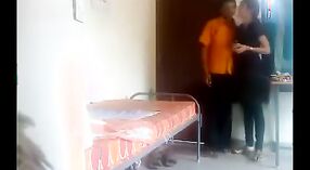 Изменяющая индийская жена шалит на скрытую камеру с соседом 1 минута 20 сек
