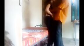 Изменяющая индийская жена шалит на скрытую камеру с соседом 2 минута 50 сек