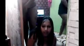 Chicas Desi en un show de cámara en vivo de sexo desnudo por teléfono y webcam 5 mín. 50 sec