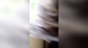 Desi ' s vrouw krijgt haar kutje gelikt en geneukt in een virale Video 2 min 20 sec