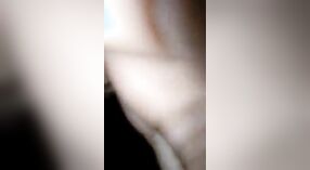 Desi's Frau bekommt ihre Muschi geleckt und in einem viralen Video gefickt 0 min 40 s