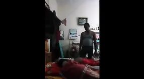 Siswa kuliah india wis hubungan seks karo tuan tanah kanthi rahasia nalika kanca sakamar nonton 0 min 0 sec