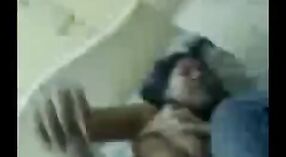 Esposa india engaña a su marido con un inquilino de la universidad en este video casero 3 mín. 30 sec