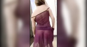 Desi mulher nua Vídeo caseiro para seus fãs na webcam 2 minuto 20 SEC