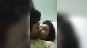 Desi bhabhi nemu dheweke pus kabungkus dening jago enom 1 min 20 sec