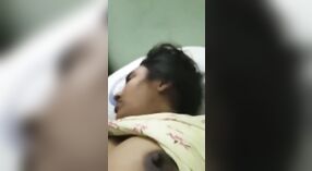 Desi Bhabhi让她的阴部被一个年轻的公鸡砸了 1 敏 30 sec