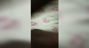 Desi bhabhi gets haar poesje pounded door een jong lul 3 min 10 sec