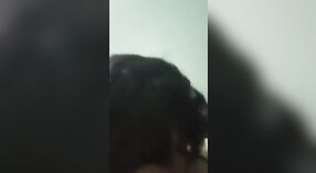 Desi bhabhi gets haar poesje pounded door een jong lul 1 min 10 sec