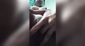 Fofa indígena namorada em uma striptease mostra recebe fingered de dela partner 1 minuto 40 SEC