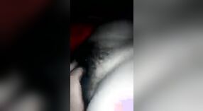 Pareja india amateur se involucra en sexo intenso en un video humeante 2 mín. 00 sec
