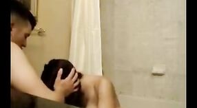 Два индийских подростка устроили жаркую встречу в ванной 3 минута 20 сек