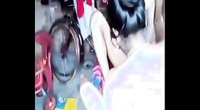 Indiase tante ' s lul zuigen schandaal gevangen op camera 5 min 00 sec