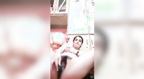 Pakistani ragazza spettacoli via lei peloso micio in un steamy video 2 min 50 sec