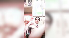 Pakistani ragazza spettacoli via lei peloso micio in un steamy video 3 min 10 sec