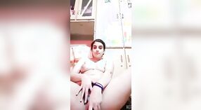 Pakistani ragazza spettacoli via lei peloso micio in un steamy video 1 min 10 sec