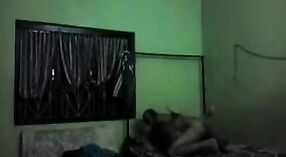 La vidéo de sexe la mieux notée de Tante Desi mettant en vedette son jeune petit ami en position cowgirl 25 minute 20 sec