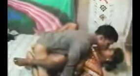 Vídeo de sexo caseiro do casal Desi: filmagens amadoras 1 minuto 00 SEC