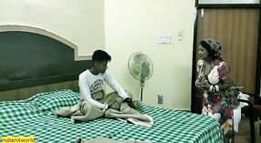 భారతీయ గ్రామ అమ్మాయి డబ్బు కోసం అడవిలో ఉన్న ఒక యువకుడితో కొంటెను పొందుతుంది 7 మిన్ 40 సెకను