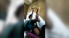 Desi mms video muestra una chica de pueblo caliente follada 2 mín. 20 sec