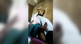 Desi mms video muestra una chica de pueblo caliente follada 2 mín. 50 sec