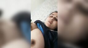 Bhabhi z duży cycki cieszy grać z jej przyjaciel w to steamy wideo 0 / min 0 sec