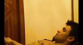 மறைக்கப்பட்ட கேமராவில் இந்தி பைலட்டுடன் இந்திய மனைவி தனது கணவரை ஏமாற்றுகிறார் 11 நிமிடம் 10 நொடி