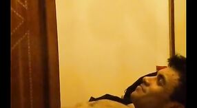 மறைக்கப்பட்ட கேமராவில் இந்தி பைலட்டுடன் இந்திய மனைவி தனது கணவரை ஏமாற்றுகிறார் 13 நிமிடம் 20 நொடி