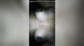 Bangla babe à la chatte poilue aime la baise hardcore en vidéo 2 minute 00 sec