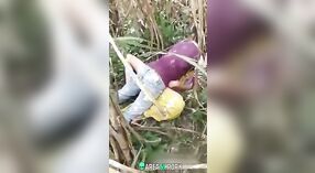 Tante du Bihar se fait pilonner par deux mecs en plein air! Nouveau sexe indien en mms 2 minute 20 sec