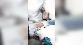 पाकिस्तानी सेक्स वीडियो सुविधाओं कॉलेज के छात्रों का आनंद ले रहे परिपक्व के चुत 5 मिन 20 एसईसी