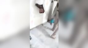 पाकिस्तानी सेक्स वीडियो सुविधाओं कॉलेज के छात्रों का आनंद ले रहे परिपक्व के चुत 5 मिन 50 एसईसी