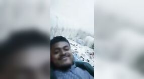हिजाबमधील बांगला सेक्स देवी तिच्या प्रियकराच्या मोठ्या कोंबड्याला चालवते 0 मिन 0 सेकंद