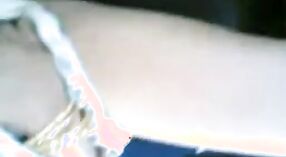 অপেশাদার ভারতীয় দম্পতি গাড়িতে কিছু তীব্র আঙুল উপভোগ করে 3 মিন 20 সেকেন্ড