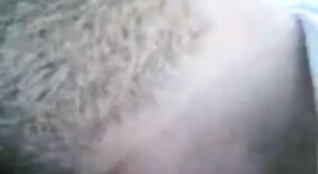 অপেশাদার ভারতীয় দম্পতি গাড়িতে কিছু তীব্র আঙুল উপভোগ করে 5 মিন 40 সেকেন্ড