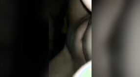 Video seks Bangla dari seorang istri berdada mengendarai kontol keras dan mengerang keras 3 min 20 sec